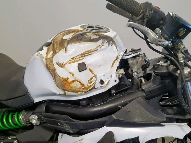 JKAEXEE1XGDA21597 - 2016 KAWASAKI EX650 E WHITE photo 17