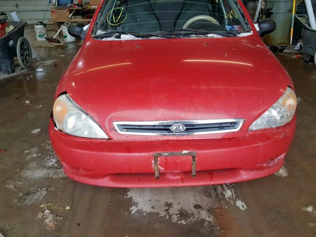 KNADC123916046718 - 2001 KIA RIO RED photo 9