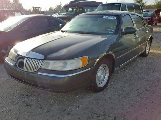 1LNHM81WX1Y664765 - 2001 LINCOLN TOWN CAR E GREEN photo 2