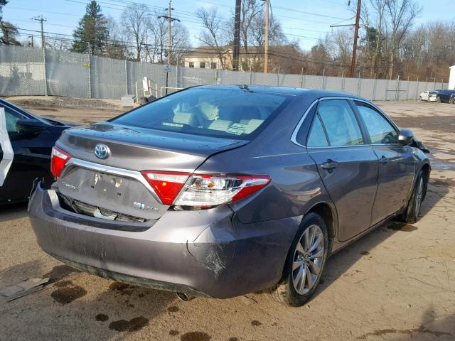 4T1BD1FK1HU214135 - 2017 TOYOTA CAMRY HYBR GRAY photo 4