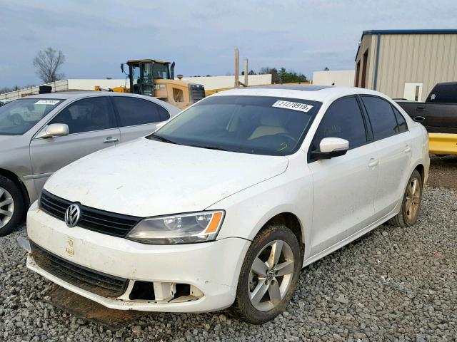 3VW3L7AJXBM092591 - 2011 VOLKSWAGEN JETTA TDI WHITE photo 2