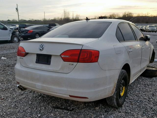 3VW3L7AJXBM092591 - 2011 VOLKSWAGEN JETTA TDI WHITE photo 4