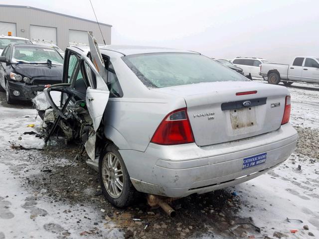 1FAFP34N27W182827 - 2007 FORD FOCUS ZX4 SILVER photo 3