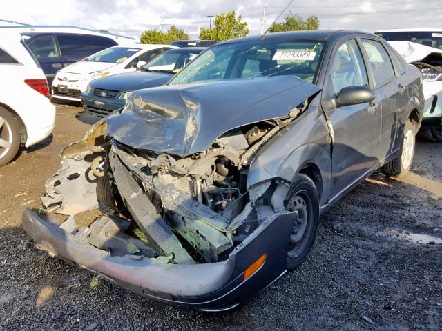 1FAFP34N47W361760 - 2007 FORD FOCUS ZX4 GRAY photo 2