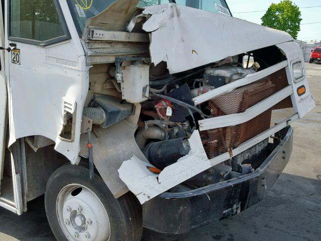 4UZAAPDH77CY13818 - 2007 FREIGHTLINER CHASSIS M WHITE photo 9