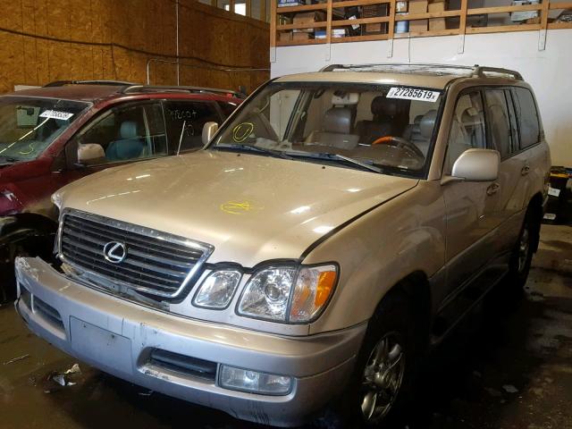 JTJHT00W023512886 - 2002 LEXUS LX 470 GOLD photo 2