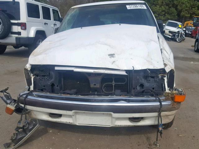 1GNDT13W1XK198513 - 1999 CHEVROLET BLAZER WHITE photo 9