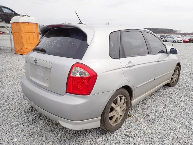 KNAFE161165216692 - 2006 KIA SPECTRA5 SILVER photo 4