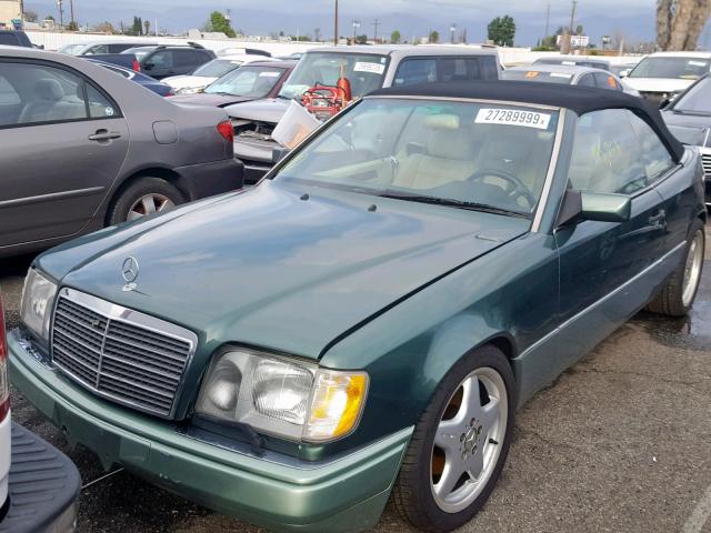 WDBEA66E7RC124902 - 1994 MERCEDES-BENZ E 320 GREEN photo 2