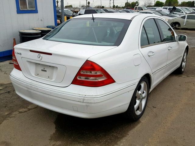 WDBRF61J91F095168 - 2001 MERCEDES-BENZ C 240 WHITE photo 4