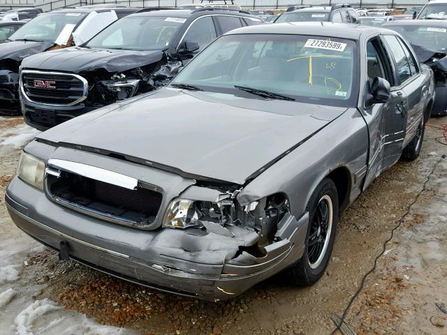 2FAFP73W7YX158868 - 2000 FORD CROWN VICT GRAY photo 2