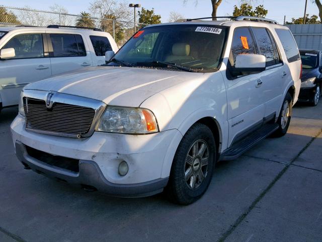 5LMFU28R93LJ41142 - 2003 LINCOLN NAVIGATOR WHITE photo 2