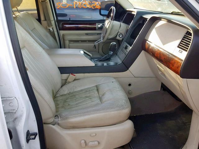 5LMFU28R93LJ41142 - 2003 LINCOLN NAVIGATOR WHITE photo 5