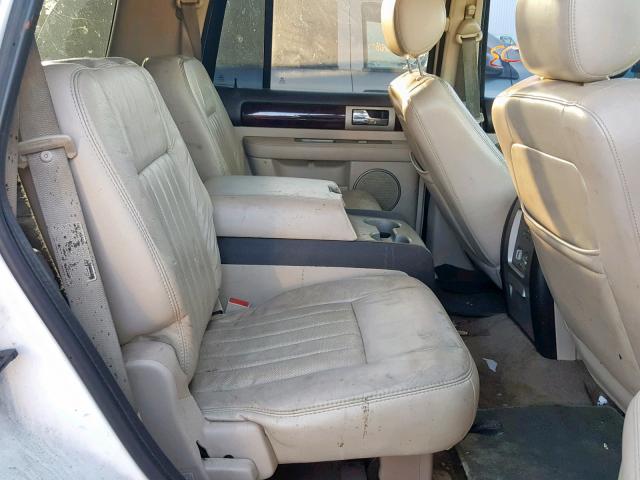 5LMFU28R93LJ41142 - 2003 LINCOLN NAVIGATOR WHITE photo 6