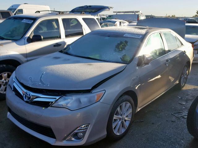 4T1BD1FK4DU082983 - 2013 TOYOTA CAMRY HYBR GRAY photo 2