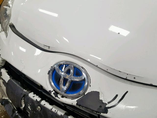 JTDKDTB3XD1531678 - 2013 TOYOTA PRIUS C WHITE photo 9