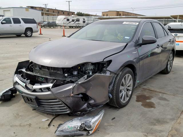 4T1BD1FK4HU217286 - 2017 TOYOTA CAMRY HYBR GRAY photo 2