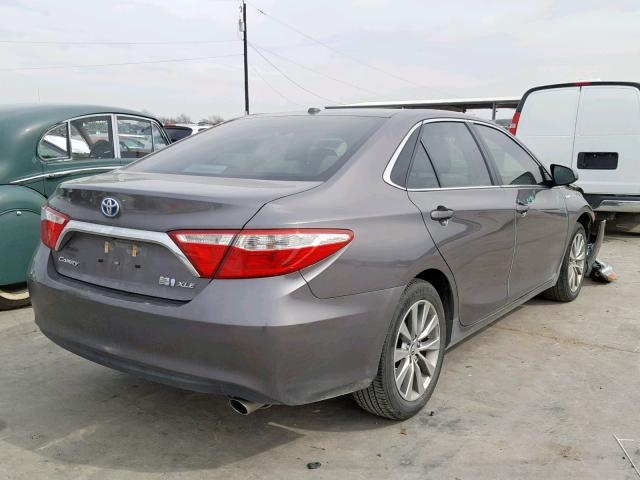 4T1BD1FK4HU217286 - 2017 TOYOTA CAMRY HYBR GRAY photo 4