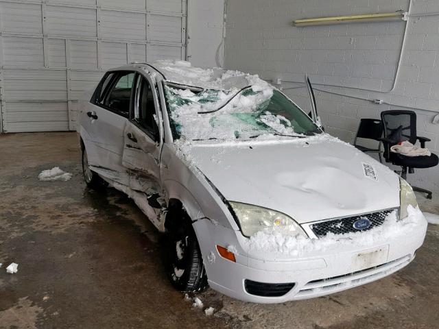 1FAFP34NX5W312558 - 2005 FORD FOCUS ZX4 WHITE photo 1