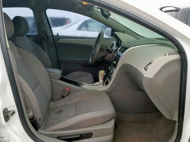 1G1ZB5E01CF267813 - 2012 CHEVROLET MALIBU LS WHITE photo 5