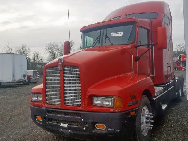 1XKADB9X84J052131 - 2004 KENWORTH CONSTRUCTI RED photo 2