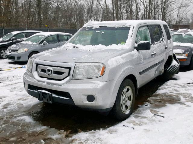 5FNYF4H20AB020119 - 2010 HONDA PILOT LX SILVER photo 2