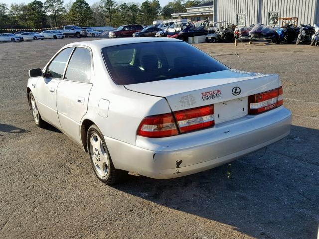 JT8BF28G2Y5100893 - 2000 LEXUS ES 300 WHITE photo 3