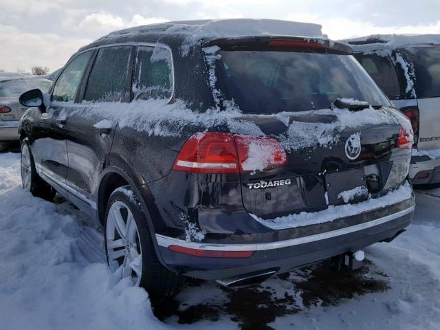 WVGGF7BP8HD001123 - 2017 VOLKSWAGEN TOUAREG EX BLACK photo 3