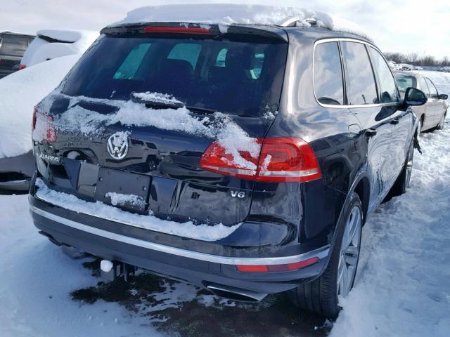 WVGGF7BP8HD001123 - 2017 VOLKSWAGEN TOUAREG EX BLACK photo 4