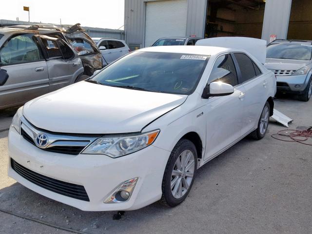 4T1BD1FK9DU070313 - 2013 TOYOTA CAMRY HYBR WHITE photo 2