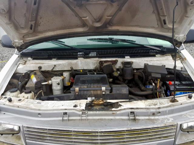 1GCDM19W11B116283 - 2001 CHEVROLET ASTRO WHITE photo 7