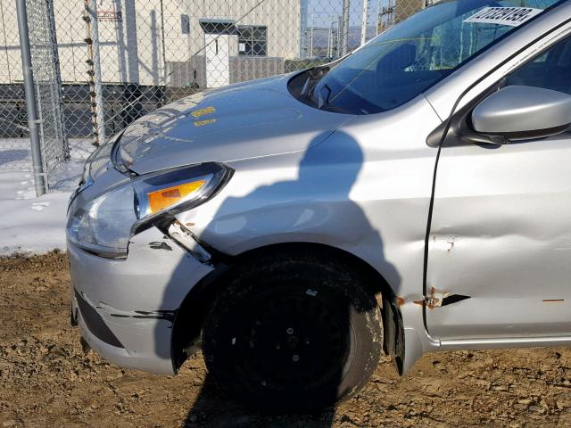 3N1CN7AP4GL884835 - 2016 NISSAN VERSA S SILVER photo 9