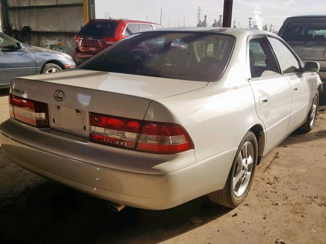 JT8BF28GX10307504 - 2001 LEXUS ES 300 WHITE photo 4