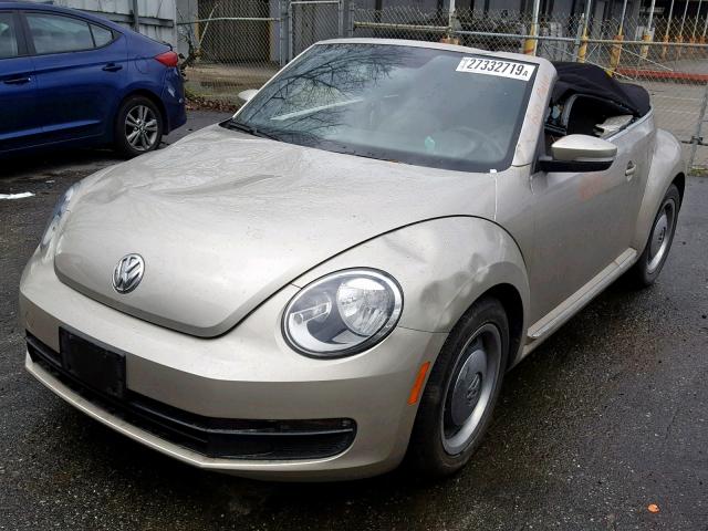 3VW517AT7FM809048 - 2015 VOLKSWAGEN BEETLE 1.8 TAN photo 2