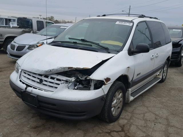 1P4GP45G6XB872975 - 1999 PLYMOUTH VOYAGER SE WHITE photo 2