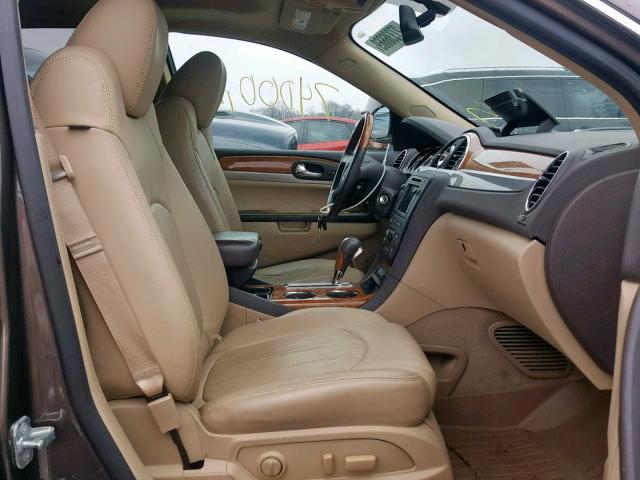 5GAKRCED9CJ374120 - 2012 BUICK ENCLAVE BROWN photo 5