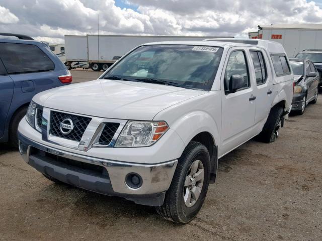 1N6AD07W49C402261 - 2009 NISSAN FRONTIER C WHITE photo 2