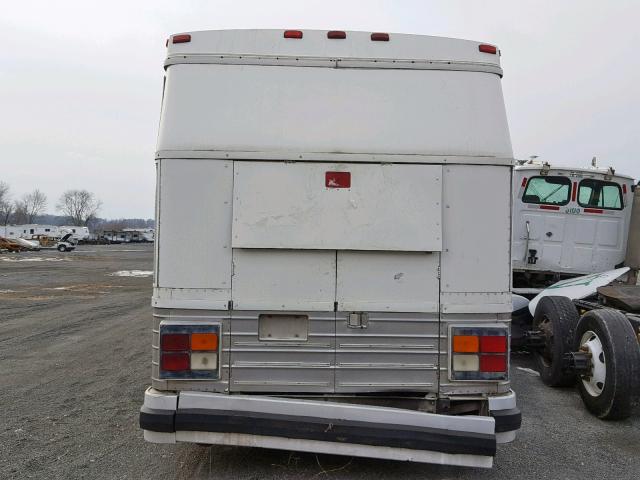 1M8RCM7APP045724 - 1993 MOTOR COACH INDUSTRIES BUS WHITE photo 9