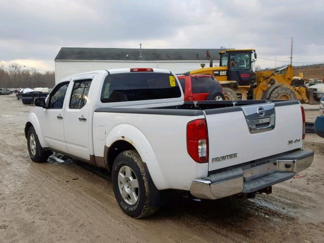 1N6AD09W98C441066 - 2008 NISSAN FRONTIER C WHITE photo 3