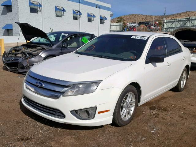 3FAHP0GA4BR239721 - 2011 FORD FUSION S WHITE photo 2