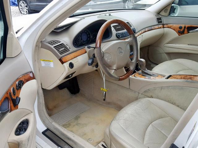 WDBUF65J85A700496 - 2005 MERCEDES-BENZ E 320 WHITE photo 9