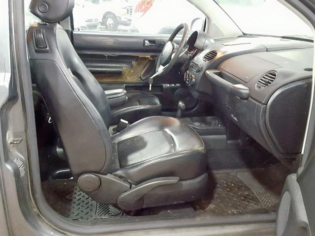 3VWPW31C36M415467 - 2006 VOLKSWAGEN NEW BEETLE ნაცრისფერი ფოტო 5