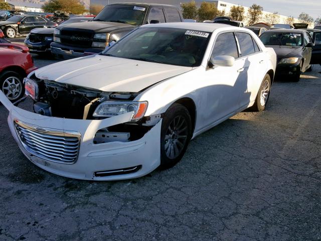 2C3CCAAG4EH118811 - 2014 CHRYSLER 300 WHITE photo 2