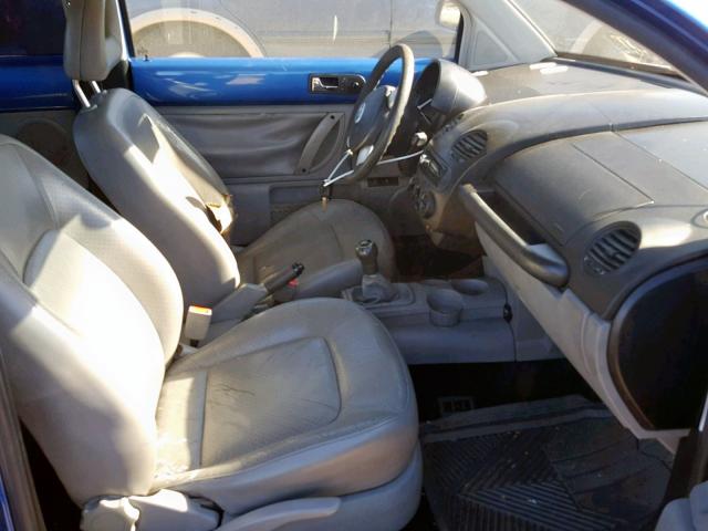 3VWBC21C6YM421988 - 2000 VOLKSWAGEN NEW BEETLE ლურჯი ფოტო 5