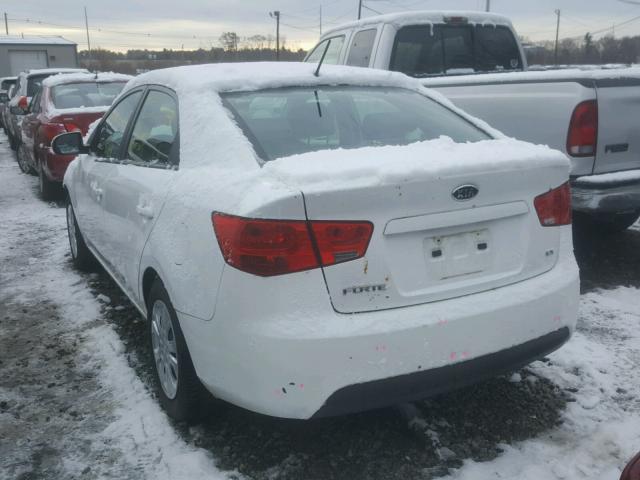 KNAFU4A26D5665111 - 2013 KIA FORTE EX WHITE photo 3