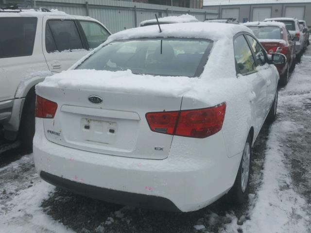 KNAFU4A26D5665111 - 2013 KIA FORTE EX WHITE photo 4