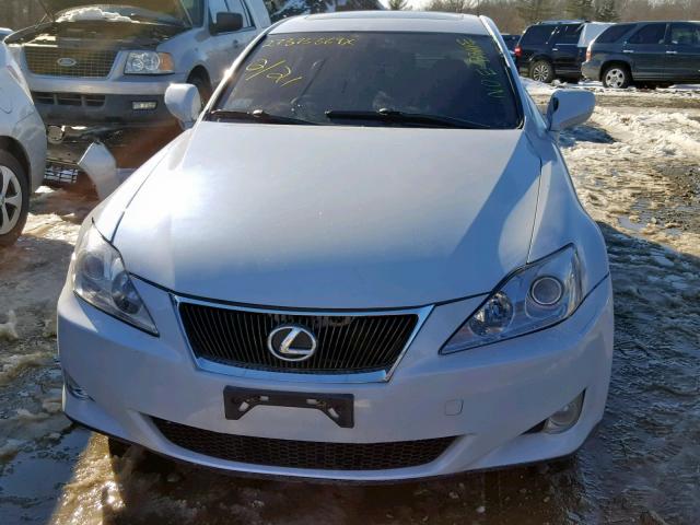 JTHCK262165005665 - 2006 LEXUS IS 250 WHITE photo 9