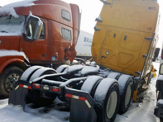 3AKJGLDR9JSJH2627 - 2018 FREIGHTLINER CASCADIA 1 YELLOW photo 4