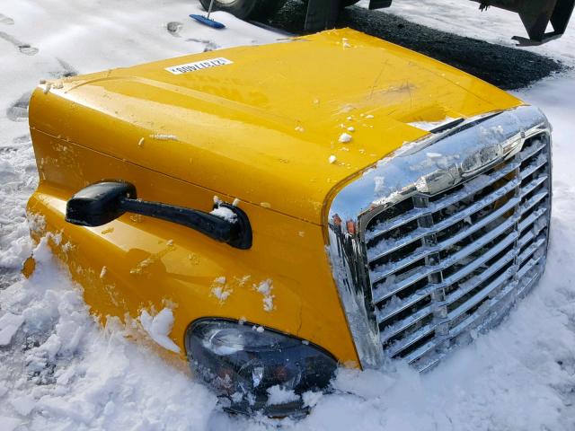 3AKJGLDR9JSJH2627 - 2018 FREIGHTLINER CASCADIA 1 YELLOW photo 9