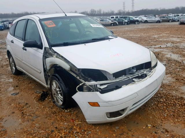 3FAFP37N65R141614 - 2005 FORD FOCUS ZX5 WHITE photo 1